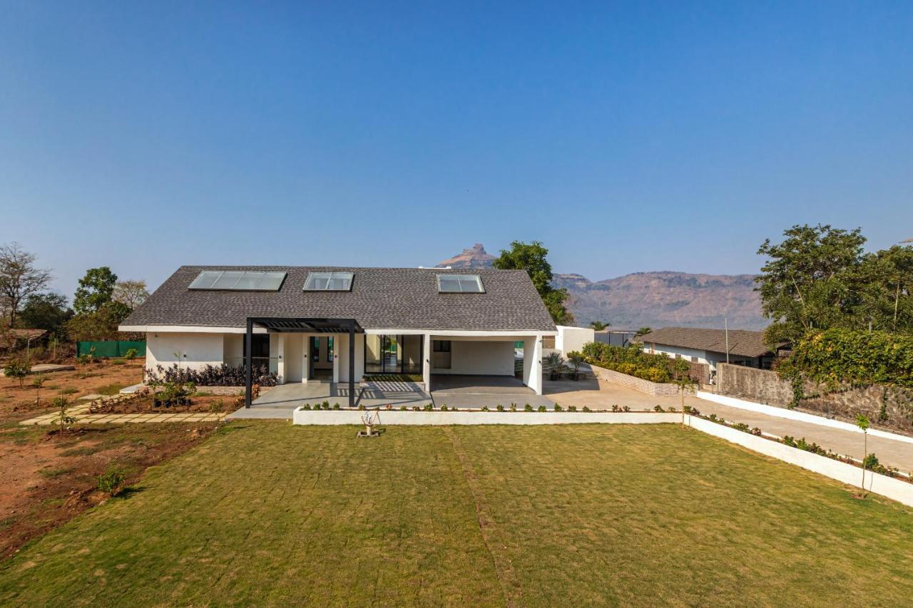 Saffronstays Stargazer, Karjat - Luxury Pool Villa With Lake View Exterior foto