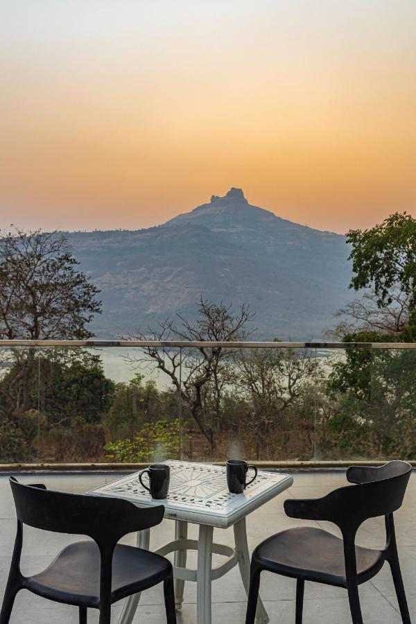 Saffronstays Stargazer, Karjat - Luxury Pool Villa With Lake View Exterior foto